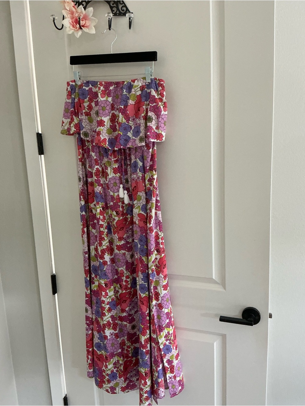 NEW, STRAPLESS FLORAL MAXI DRESS